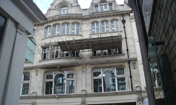 large scaffolding contractor